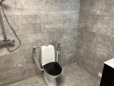 Toalett m dusch Diabasgatan 17