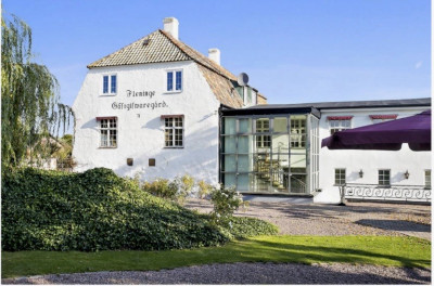 Vy från trädgård Västkustvägen 403